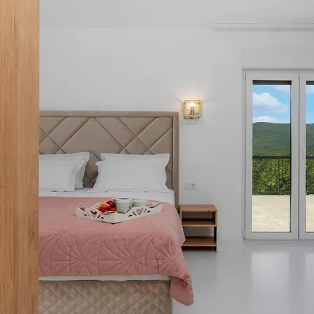 New Begovina With A Private Pool, Hot-tub, 4 Bedrooms