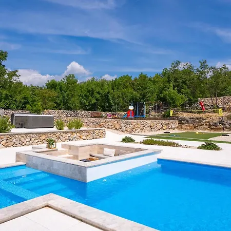 فيلة New Begovina With A Private Pool, Hot-tub, 4 Bedrooms Krivodol