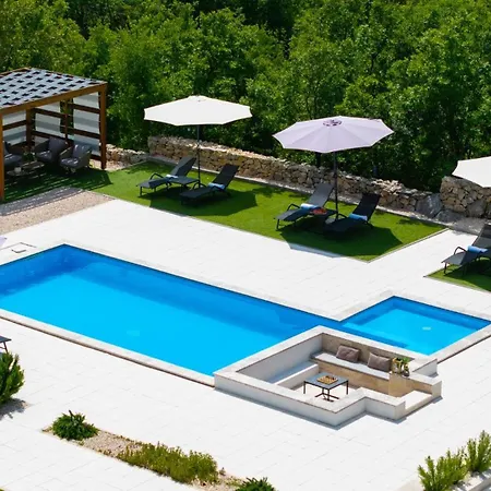 فيلة New Begovina With A Private Pool, Hot-tub, 4 Bedrooms Krivodol
