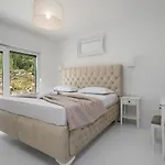Begovina With A Private Pool, Hot-tub, 4 Bedrooms Krivodol