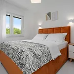 Villa Begovina With A Private Pool, Hot-tub, 4 Bedrooms Krivodol