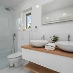 Begovina With A Private Pool, Hot-tub, 4 Bedrooms Krivodol