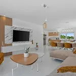 Begovina With A Private Pool, Hot-tub, 4 Bedrooms Villa Krivodol
