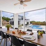Begovina With A Private Pool, Hot-tub, 4 Bedrooms * Krivodol