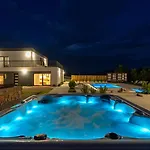 Begovina With A Private Pool, Hot-tub, 4 Bedrooms Krivodol