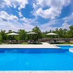 Begovina With A Private Pool, Hot-tub, 4 Bedrooms * Krivodol