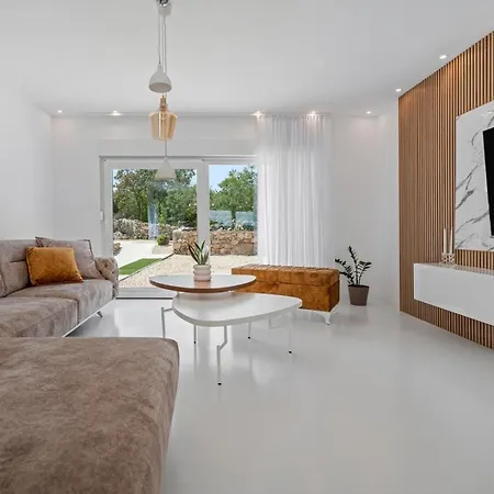 Begovina With A Private Pool, Hot-tub, 4 Bedrooms