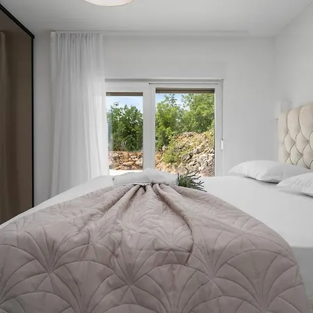 Begovina With A Private Pool, Hot-tub, 4 Bedrooms Villa