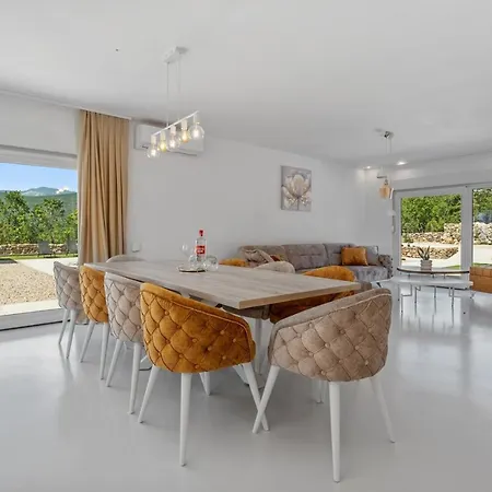 Villa New Begovina With A Private Pool, Hot-tub, 4 Bedrooms Krivodol