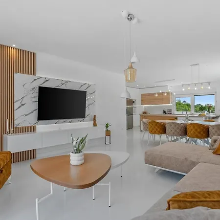 Begovina With A Private Pool, Hot-tub, 4 Bedrooms Villa Krivodol