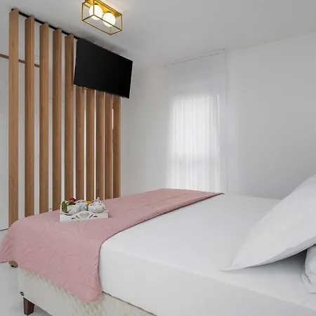Villa New Begovina With A Private Pool, Hot-tub, 4 Bedrooms Krivodol
