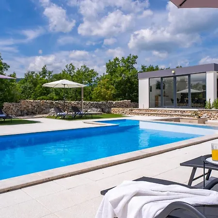 Begovina With A Private Pool, Hot-tub, 4 Bedrooms Krivodol