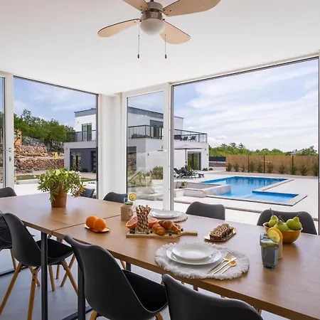 New Begovina With A Private Pool, Hot-tub, 4 Bedrooms * Krivodol