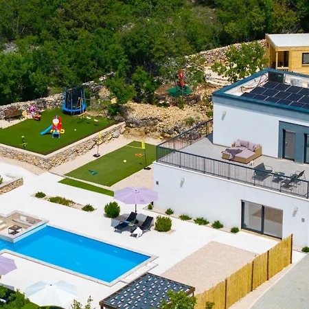 Begovina With A Private Pool, Hot-tub, 4 Bedrooms Krivodol