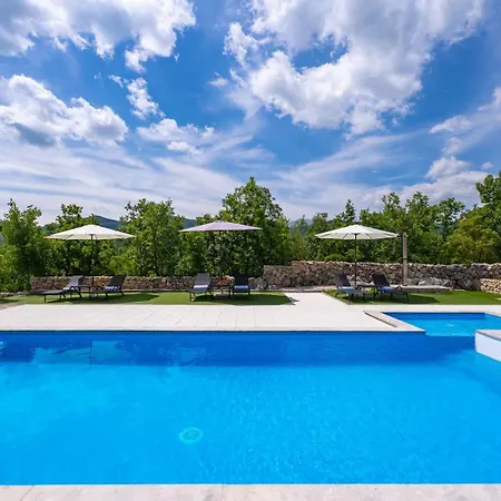 Begovina With A Private Pool, Hot-tub, 4 Bedrooms * Krivodol