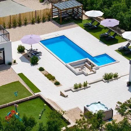 Begovina With A Private Pool, Hot-tub, 4 Bedrooms *