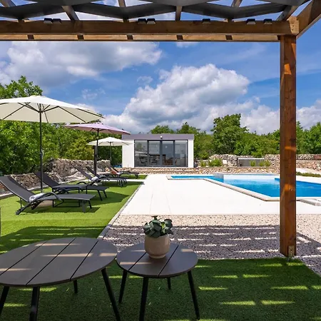 Begovina With A Private Pool, Hot-tub, 4 Bedrooms Krivodol